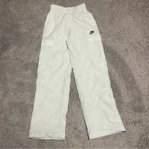 NWOT Women’s Nike Sportswear Woven Cargo Pants Size XS
